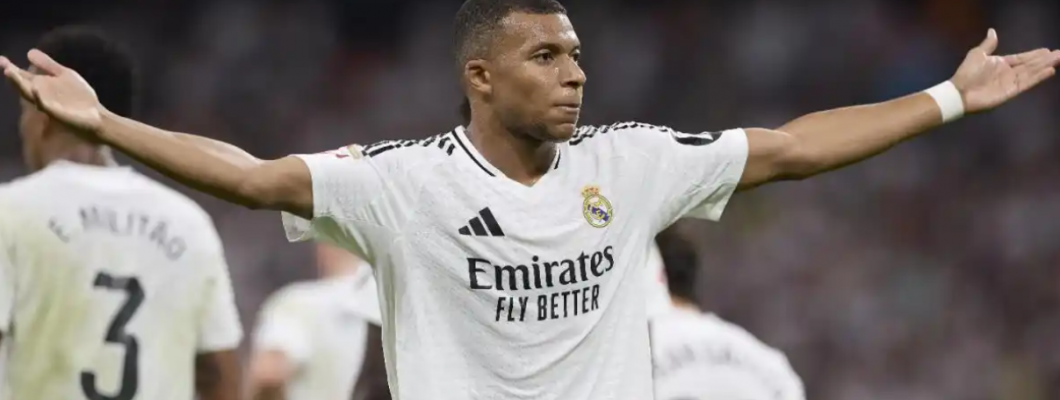 Mbappé stojí bok po boku s Ronaldem