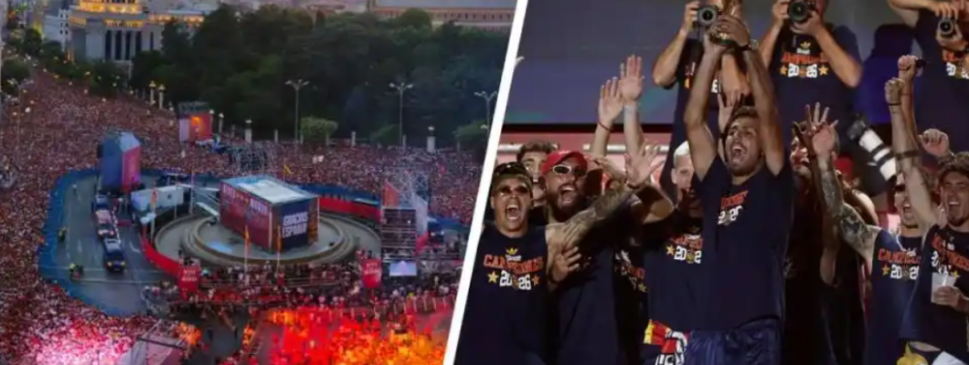 Národ exploduje, když se mistři světa vrátili domů Národ exploduje, když se mistři světa vrátili domů