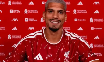 Liverpool oficiálně oznámil podpis smlouvy s 27letým kapitánem Barcelony