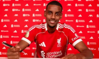 Liverpool oficiálně oznamuje podpis Isaka!