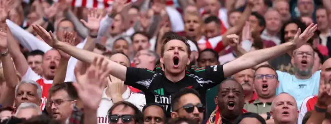 Týmy Premier League povzbuzují fanoušky k nákupu dresů na úvěr